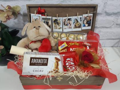 CESTA DE CHOCOLATE MURAL DE AMOR COM FOTOS