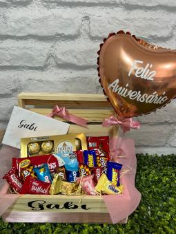 CESTA DE CHOCOLATES MEIGO E DELICADO COM BAL�O DE ANIVERS�RIO