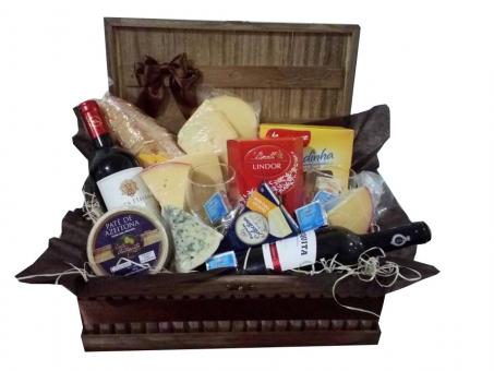 CESTA DE QUEIJOS E VINHOS PURO GLAMOUR