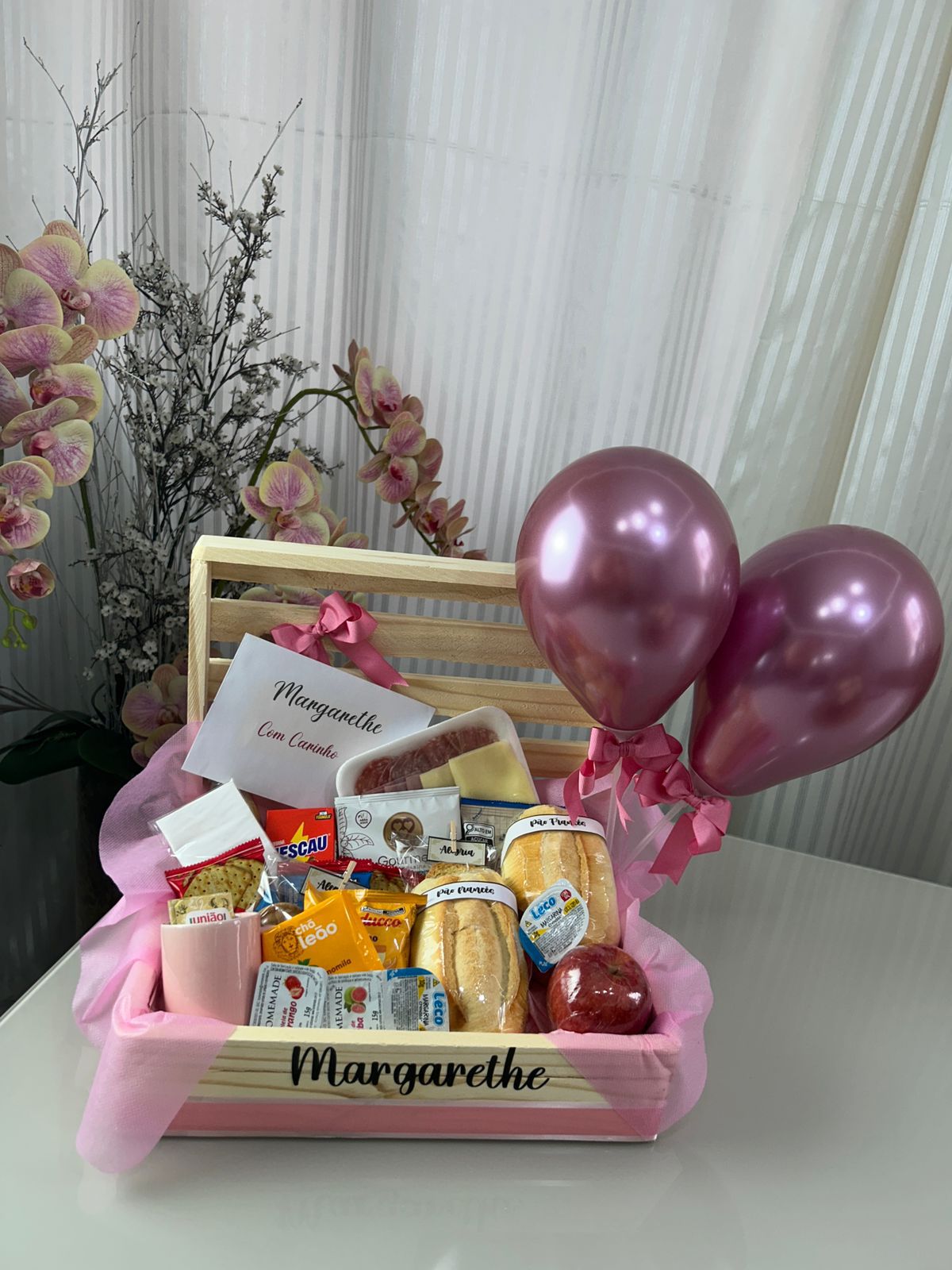 CESTA ANIVERS�RIO BOMBOCADO COM BAL�O