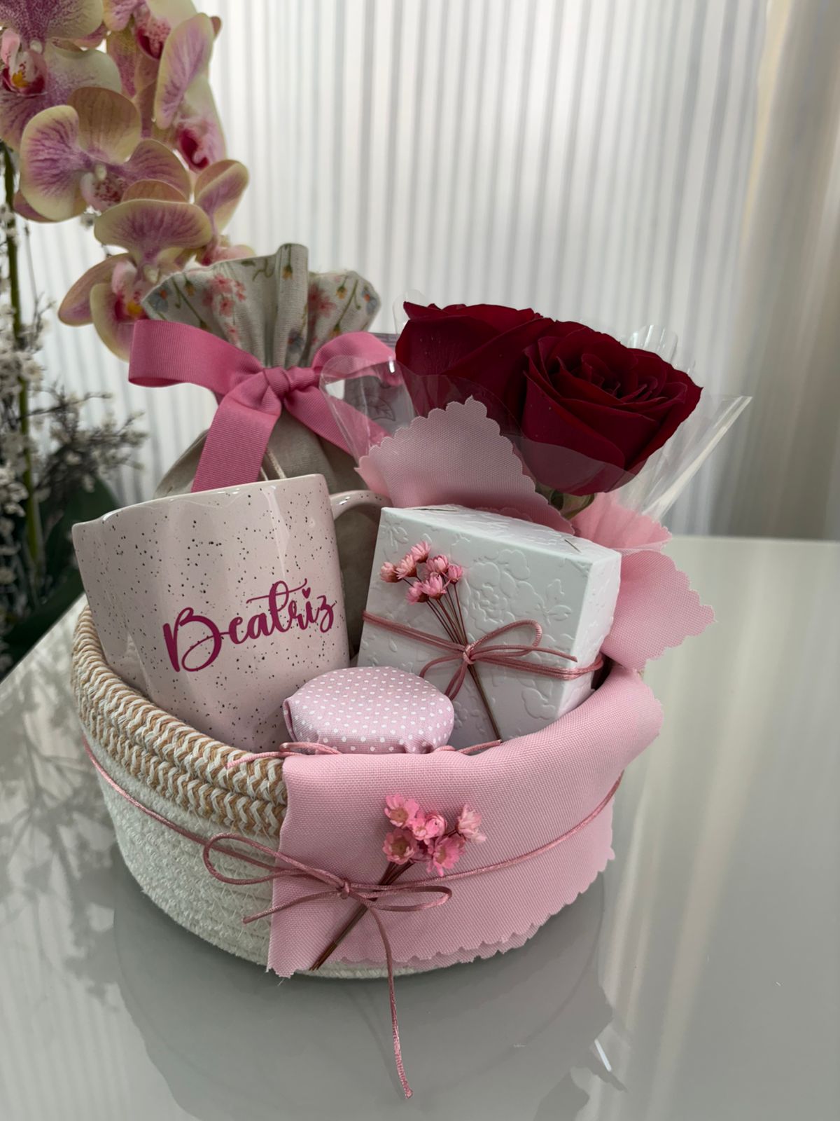 CESTA ENTRE MIMOS E EMO��ES